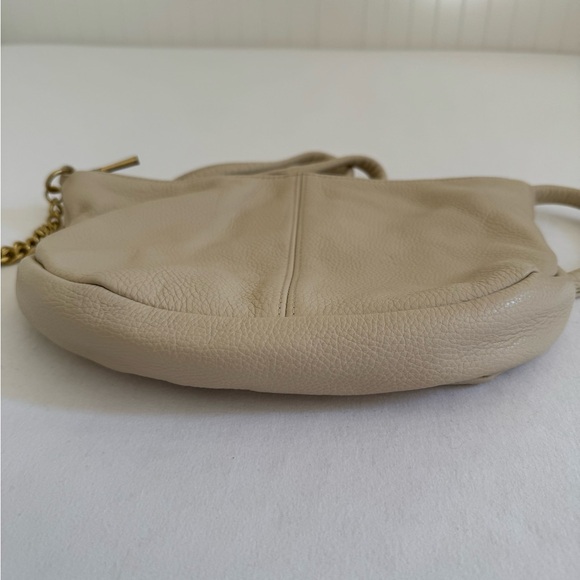 Opelle Creative Alma Baby Sling in Ivorine Pebbled - Picture 3 of 7